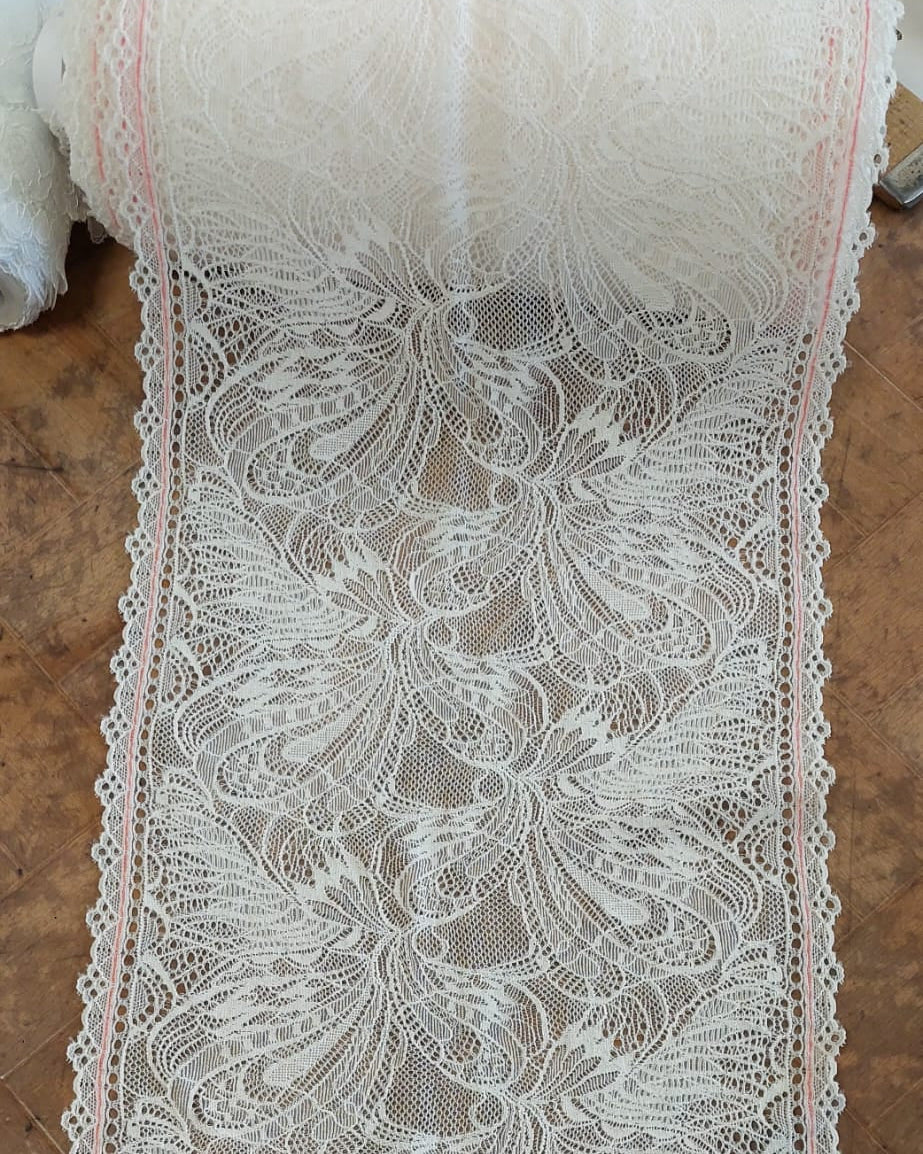 Elastīga mežģīne 21 cm- balta ar rozā maliņu