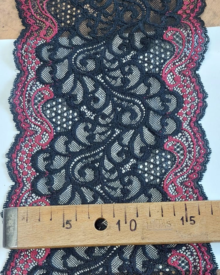 Elastīgā mežģīne 18 cm-melna ar tumši sarkaniem akcentiem