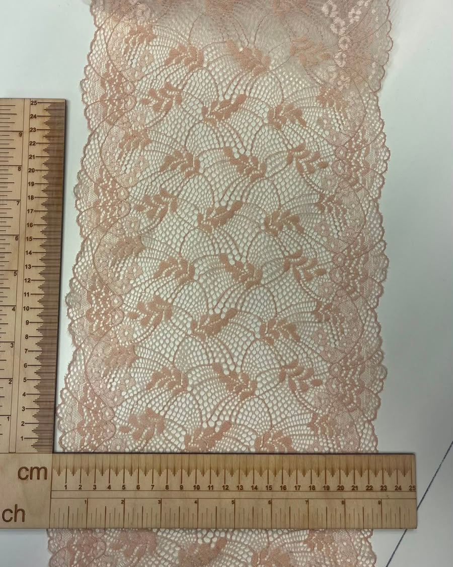 Elastīga mežģīne 23 cm-maigs persiku tonis
