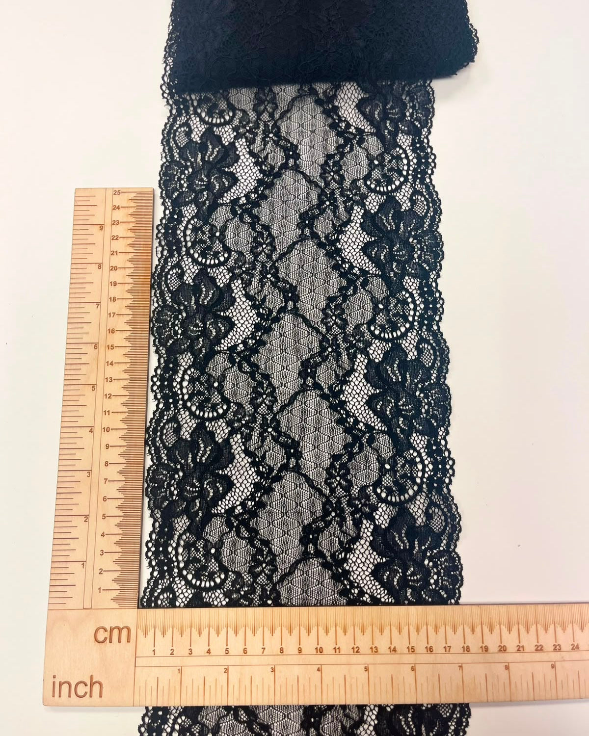 Elastīga smalka mežģīne 18 cm-melna