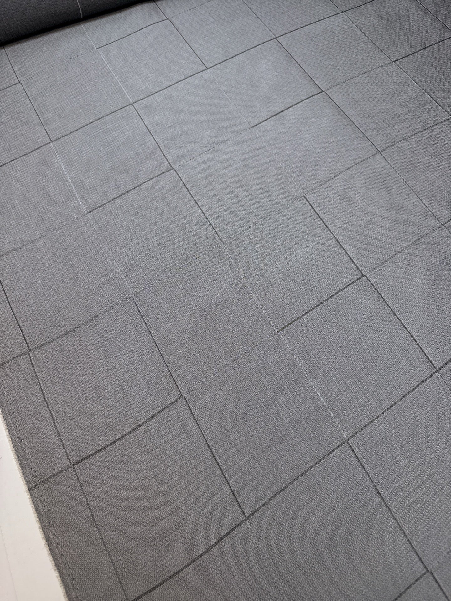 Italian viscose and silk fabric in gray checkered pattern – 120 g/m²