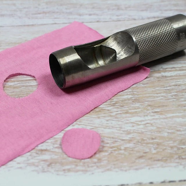 Attēls ar Auduma un ādas caurumotājs Ø14; 17; 18; 19; 20; 22 mm – pieejams Šarlotes audumi