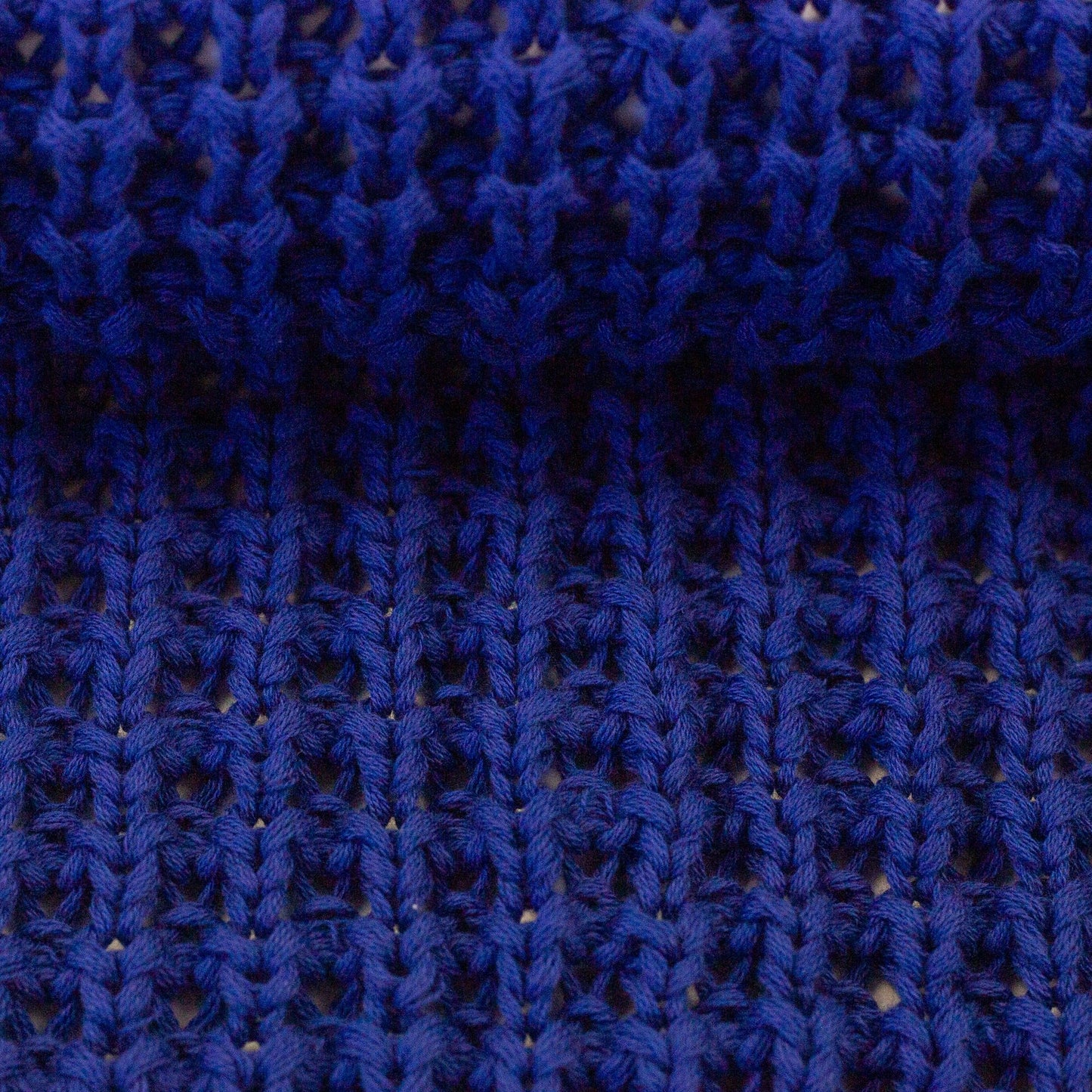 Attēls ar Biezs 100% kokvilnas adījums - karaliski zils 615 g/m² – pieejams Šarlotes audumi