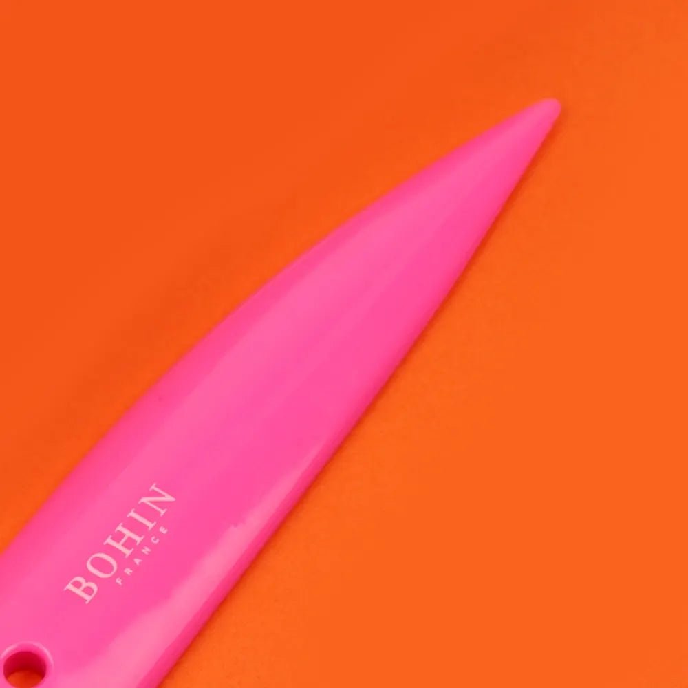 Bohin corner and edge shaper for sewing 13 cm – available online at Charlotte's Fabrics