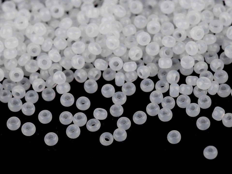 Attēls ar Čehu stikla pērlītes Preciosa 4.5 mm 20 g | dažādu toņu – pieejams Šarlotes audumi