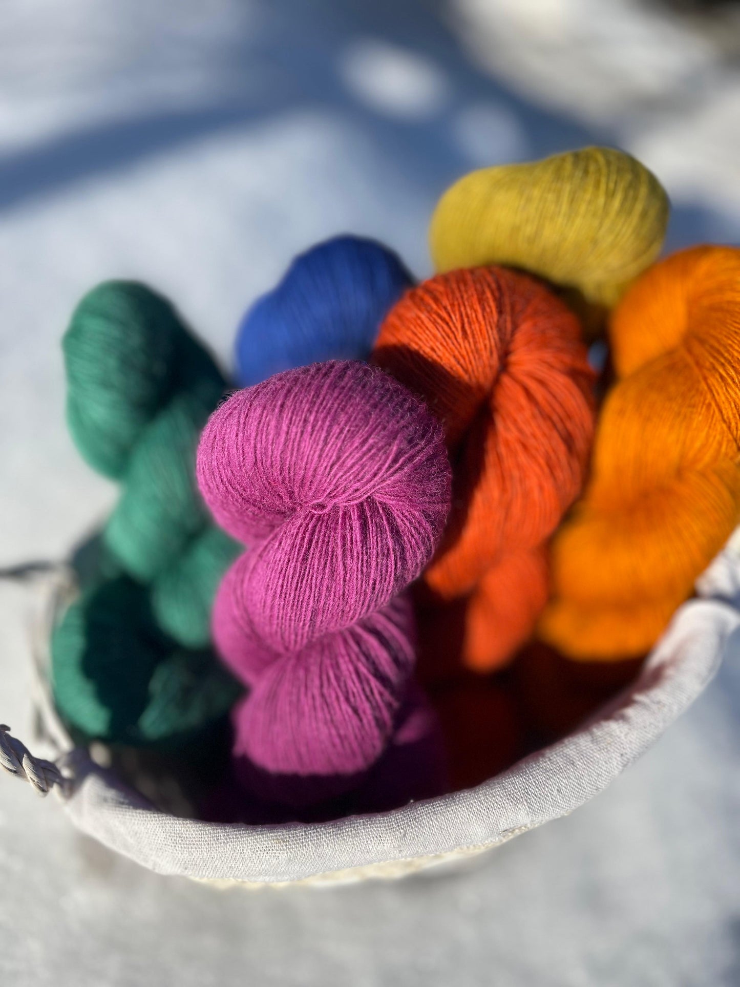 Attēls ar Dzijas Pāces vilnas fabrika 100% Merino - 100 g / 470 m – pieejams Šarlotes audumi