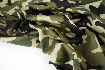 Attēls ar Džinsa audums ar kamuflāžas rakstu – Army Green 275 g/m² – pieejams Šarlotes audumi
