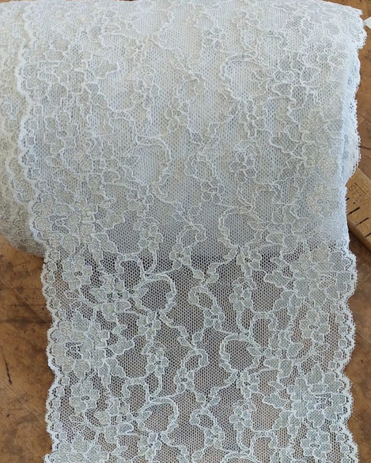 Nuotrauka su elastingais nėriniais 17 cm – balti – prieinami Šarlotės audiniai