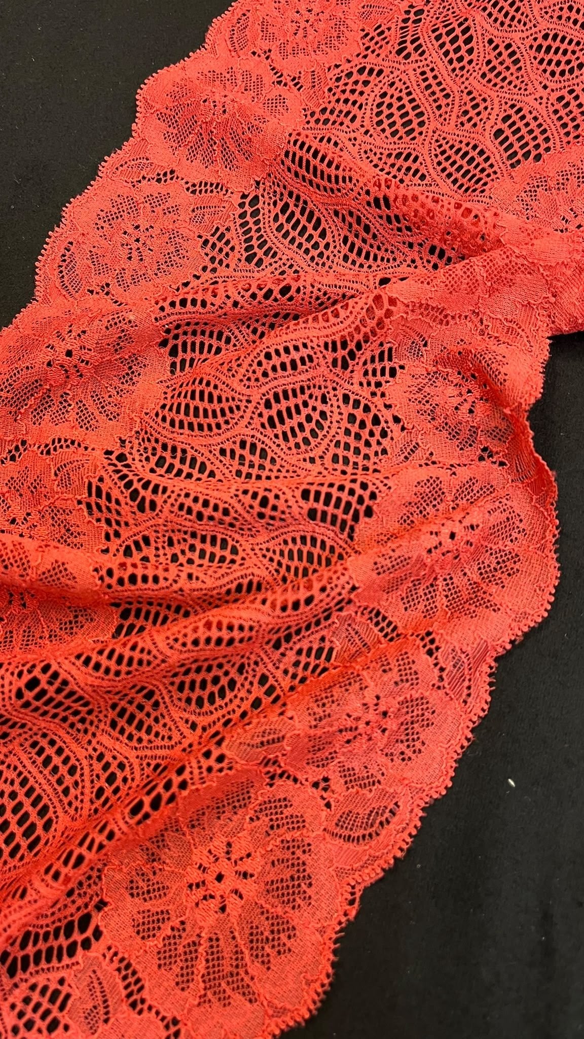 Elastiniai nėriniai 17 cm – raudoni – internetu Šarlotes audumi