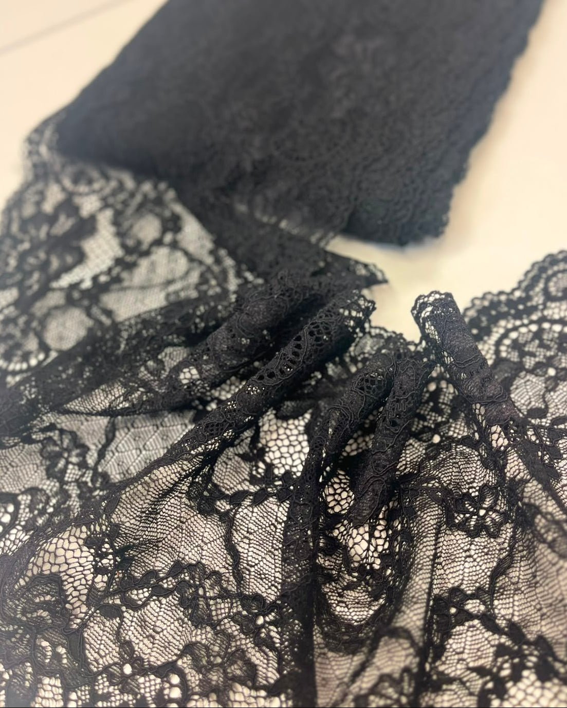 Image of elastic fine lace 18 cm, black – available online at Šarlotes audumi