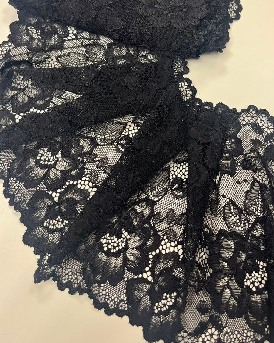 Image of black elastic floral lace 18 cm - available online at Šarlotes audumi