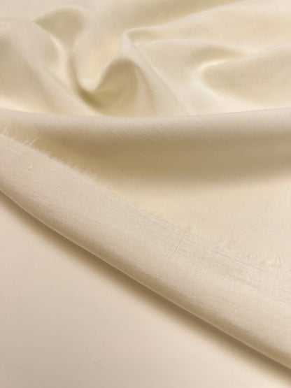 Italian 100% silk fabric in creamy white – 100 g/m²
