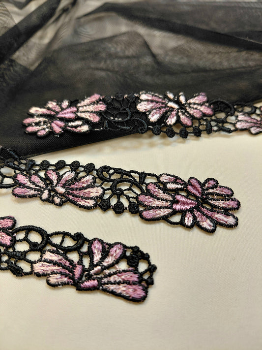 Attēls ar Ielāps/uzšuve 12,5 x 2,2 cm – pieejams Šarlotes audumi