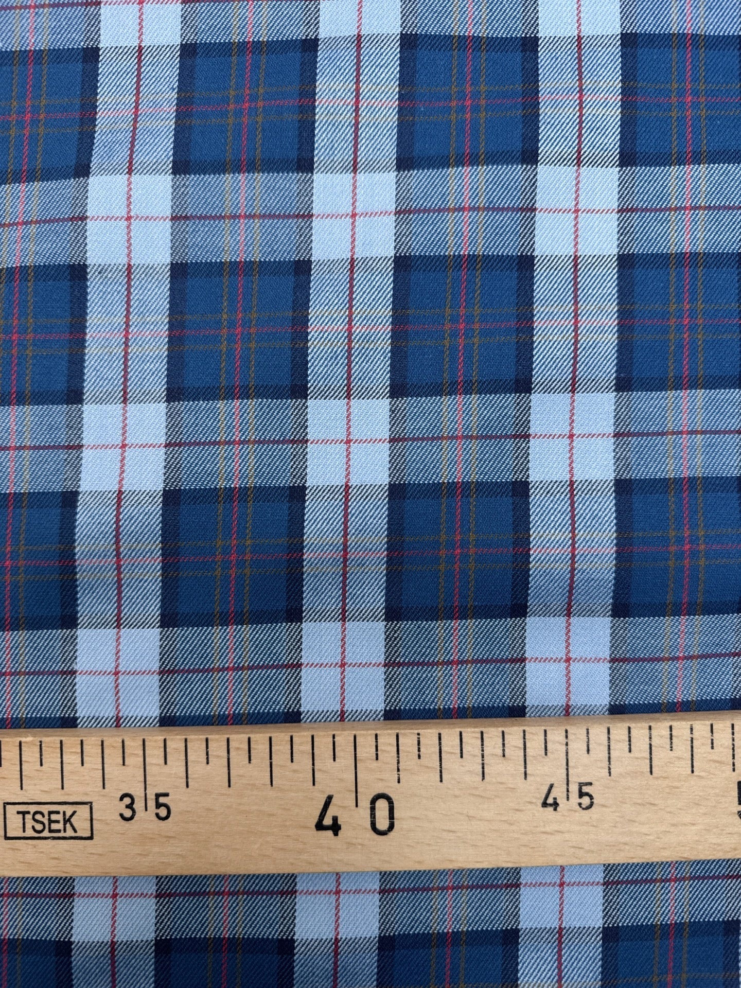 Attēls ar Itālijas 100% kokvilnas audums zils rūtiņu raksts 150 g/m2 – pieejams Šarlotes audumi