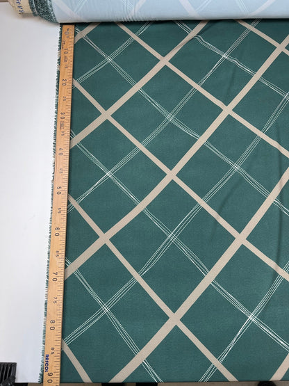Tissu crêpe italien à motif géométrique | Polyester 94 % Élasthanne 6 % | 150 cm – disponible chez Šarlotes audumi