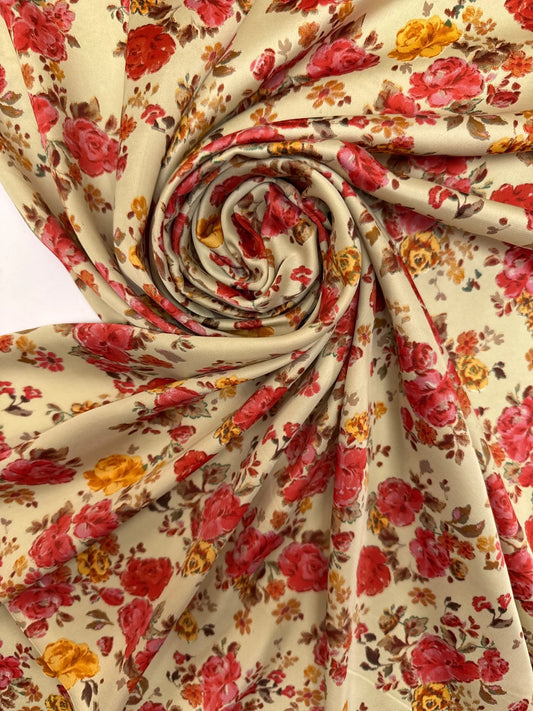 Attēls ar Itāļu satīna audums ar ziedu rakstu | 136 cm | Sarkanrozā toņi – pieejams Šarlotes audumi