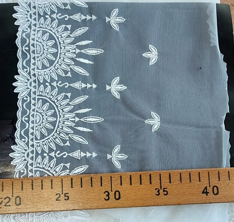 Siuvinėta tiulio nėrinė, 20 cm, porceliano baltumo – internetu „Šarlotes audumi“