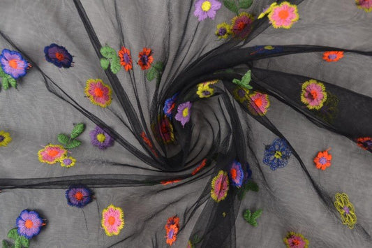 alt
Image of embroidered tulle fabric with flowers - black tone 70 g/m² – available at Šarlotes audumi