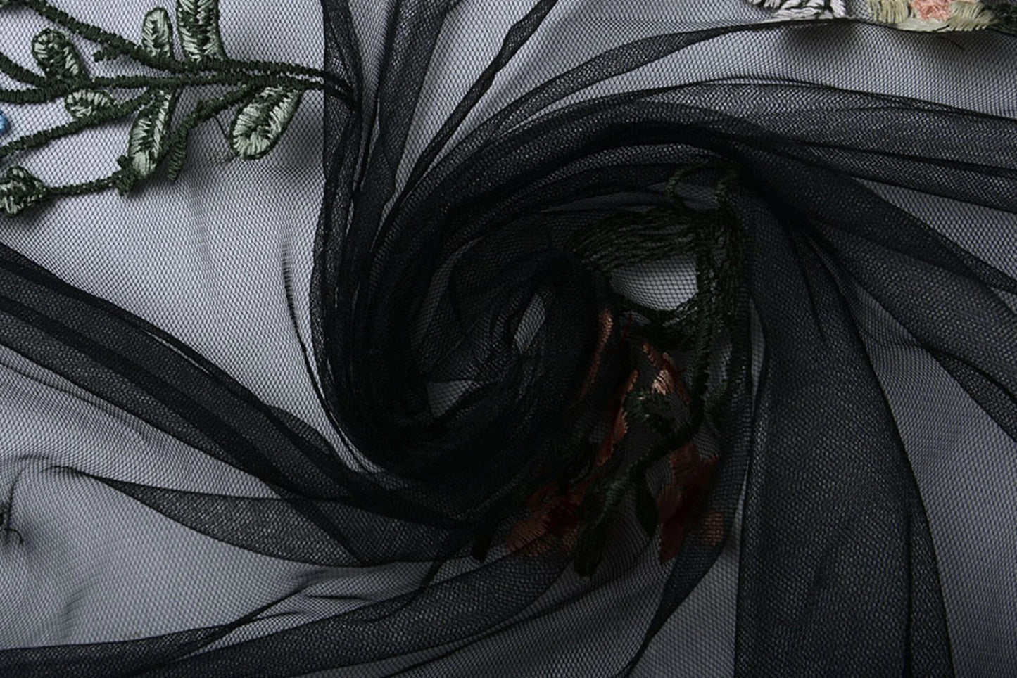 Attēls ar Izšūts tills ar ziediem 100 - 150 g/m² – pieejams Šarlotes audumi