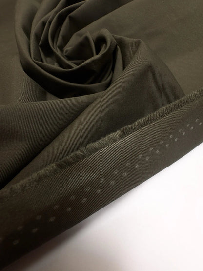 Image du tissu sergé à membrane en polyamide japonais – vert | 100 % polyamide | 150 g/m² | 152 cm – disponible chez Šarlotes audumi