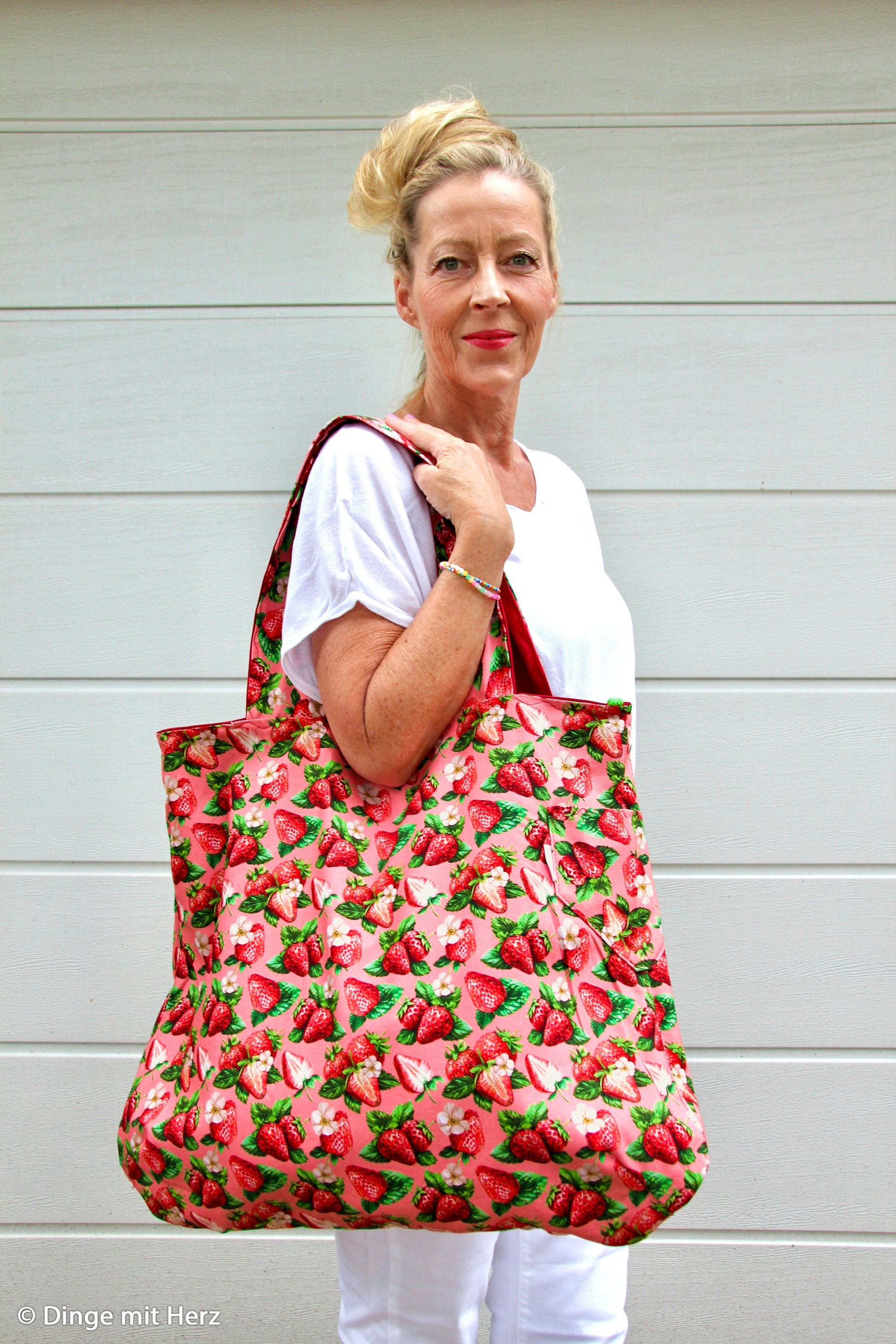 Attēls ar Kanvas audums - zemenes 200 g/m² – pieejams Šarlotes audumi