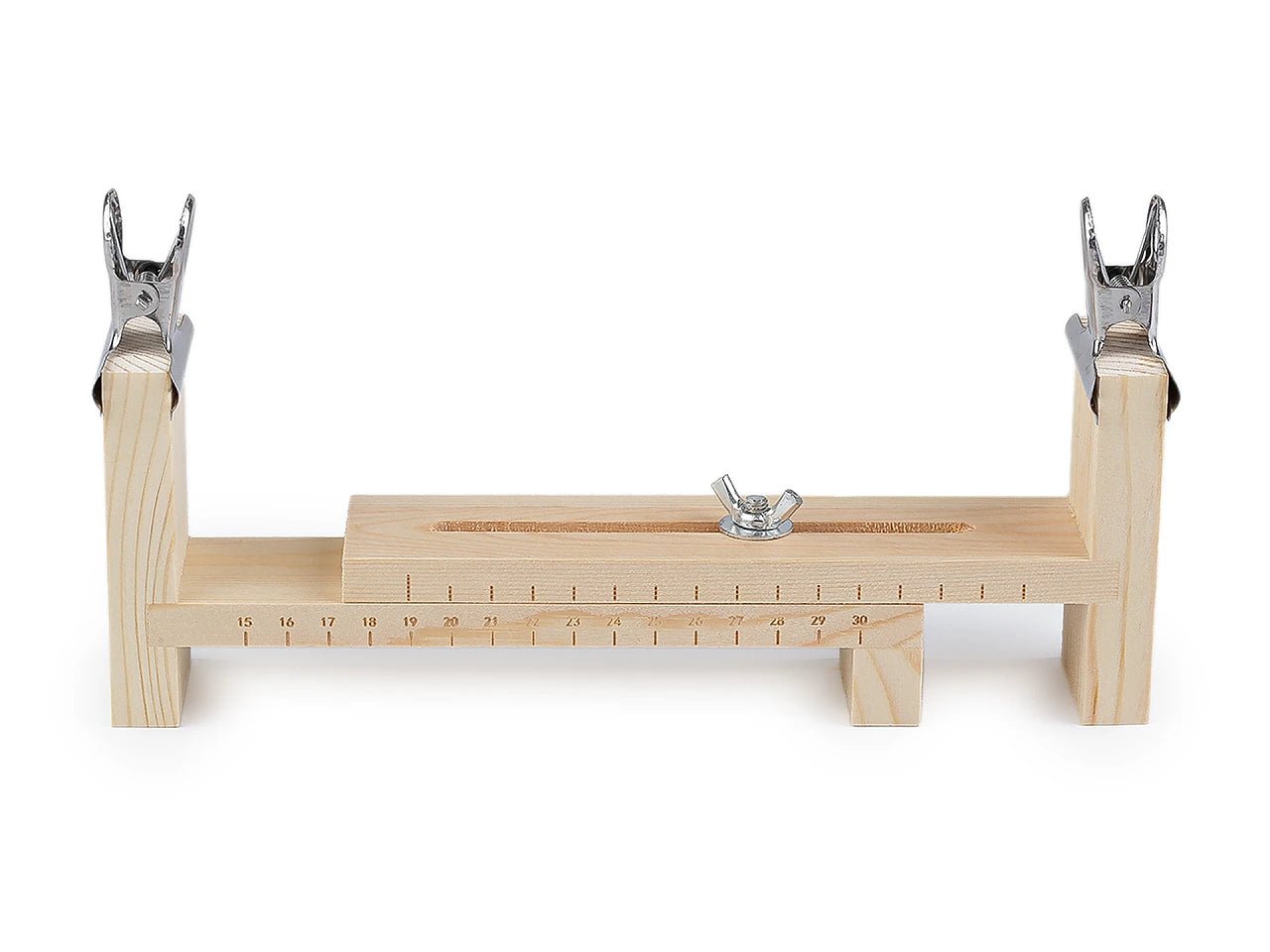 Image d’un métier à tisser en bois pour bracelets – disponible chez Šarlotes audumi
