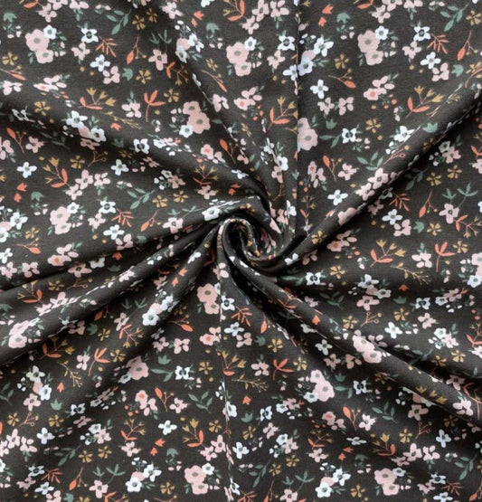 Attēls ar Kokvilnas trikotāža - smalki ziediņi uz tumši brūna 200 g/m² – pieejams Šarlotes audumi