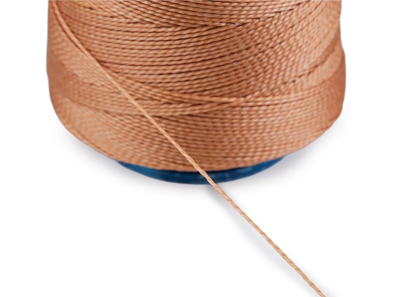 Attēls ar Kurpnieku diegs Ø0.8 mm (340 m) – īpaši izturīgs šūšanai un remontam – pieejams Šarlotes audumi