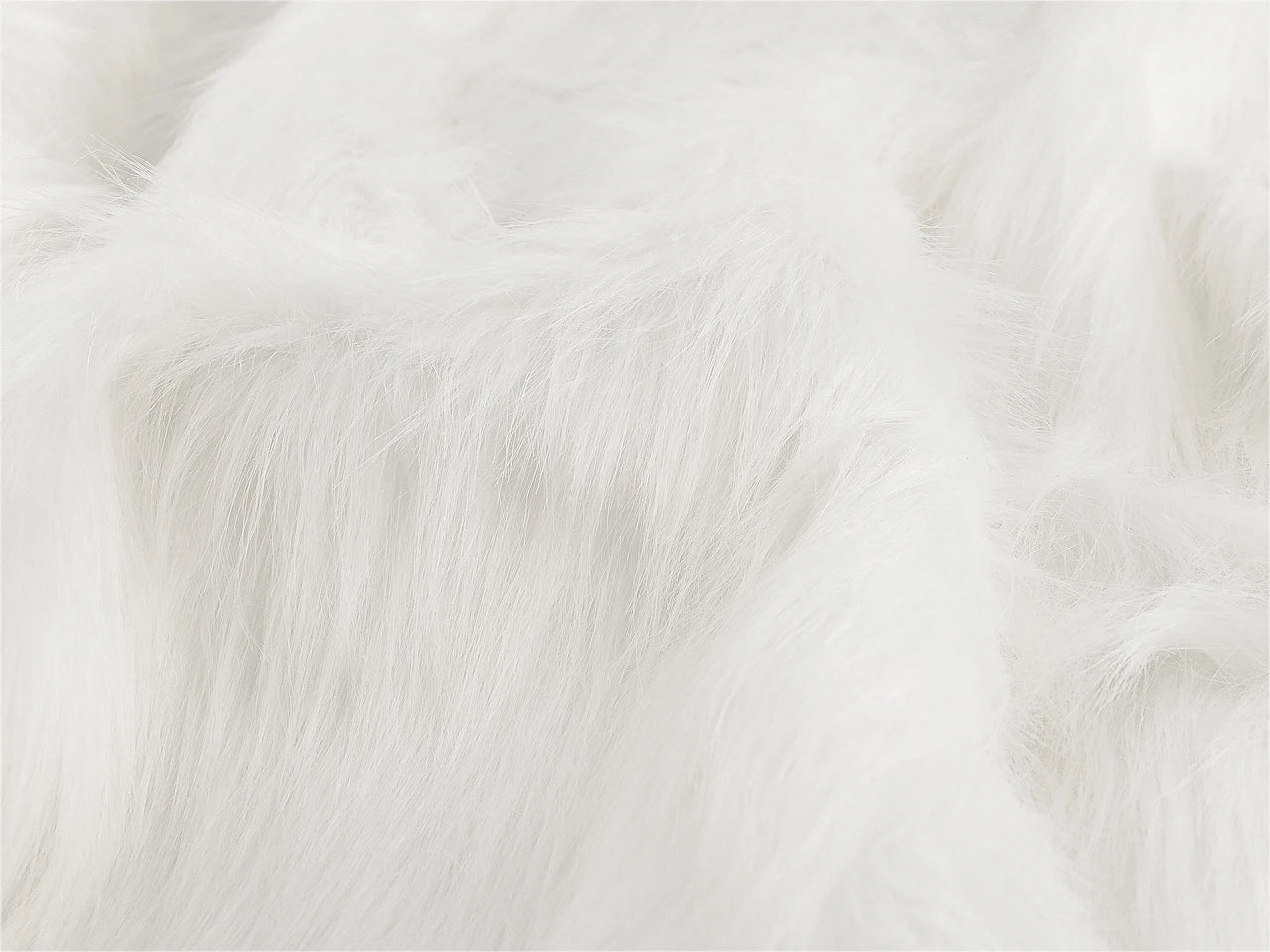 Attēls ar Mākslīgā kažokāda - balta 385 g/m² – pieejams Šarlotes audumi
