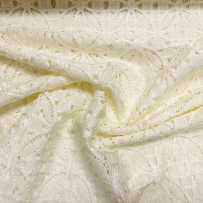 Tissu en dentelle - blanc lait 150 g/m²
