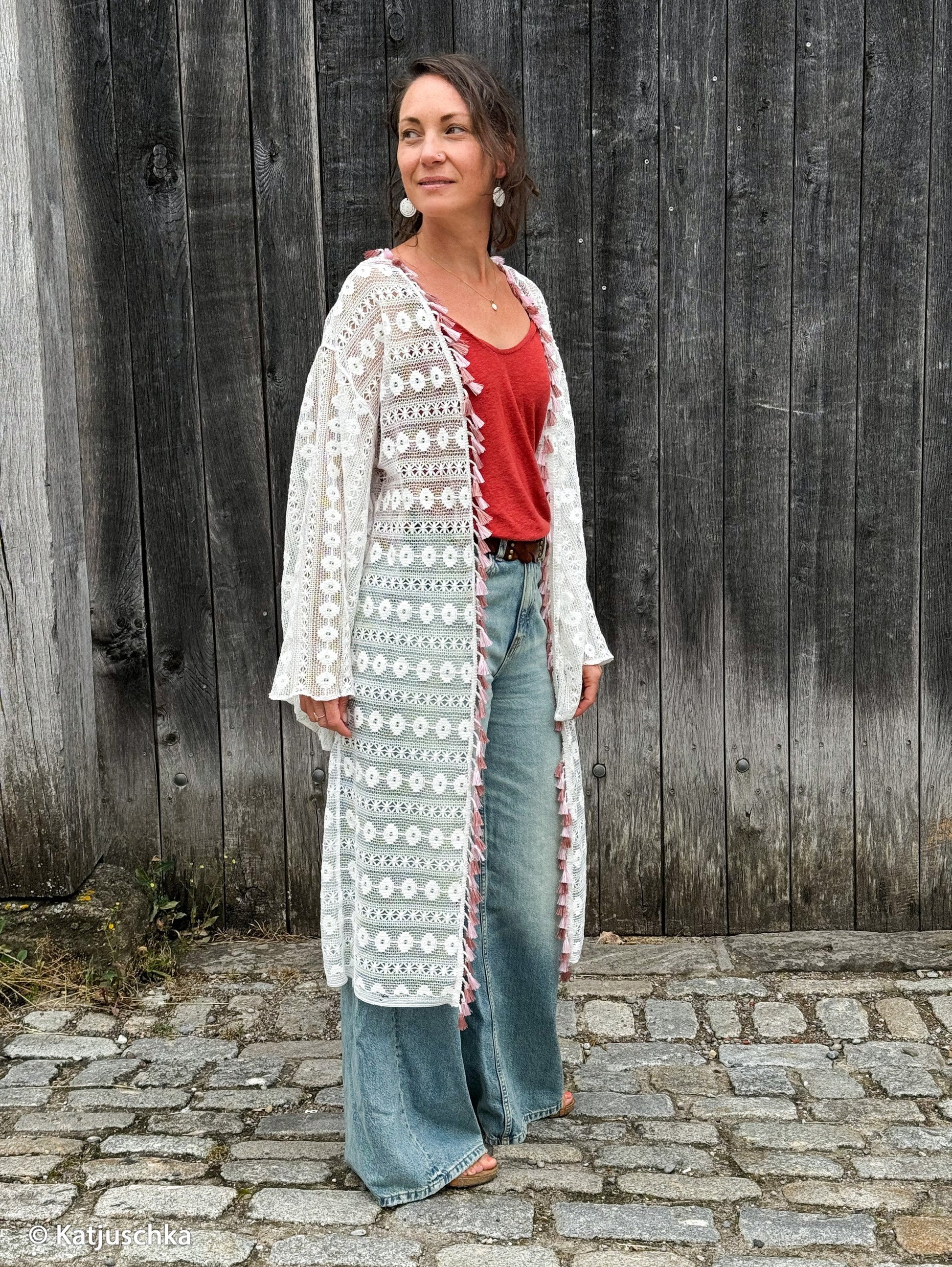 Image of lace fabric, warm white with a floral pattern – available online at Charlotte's Fabrics