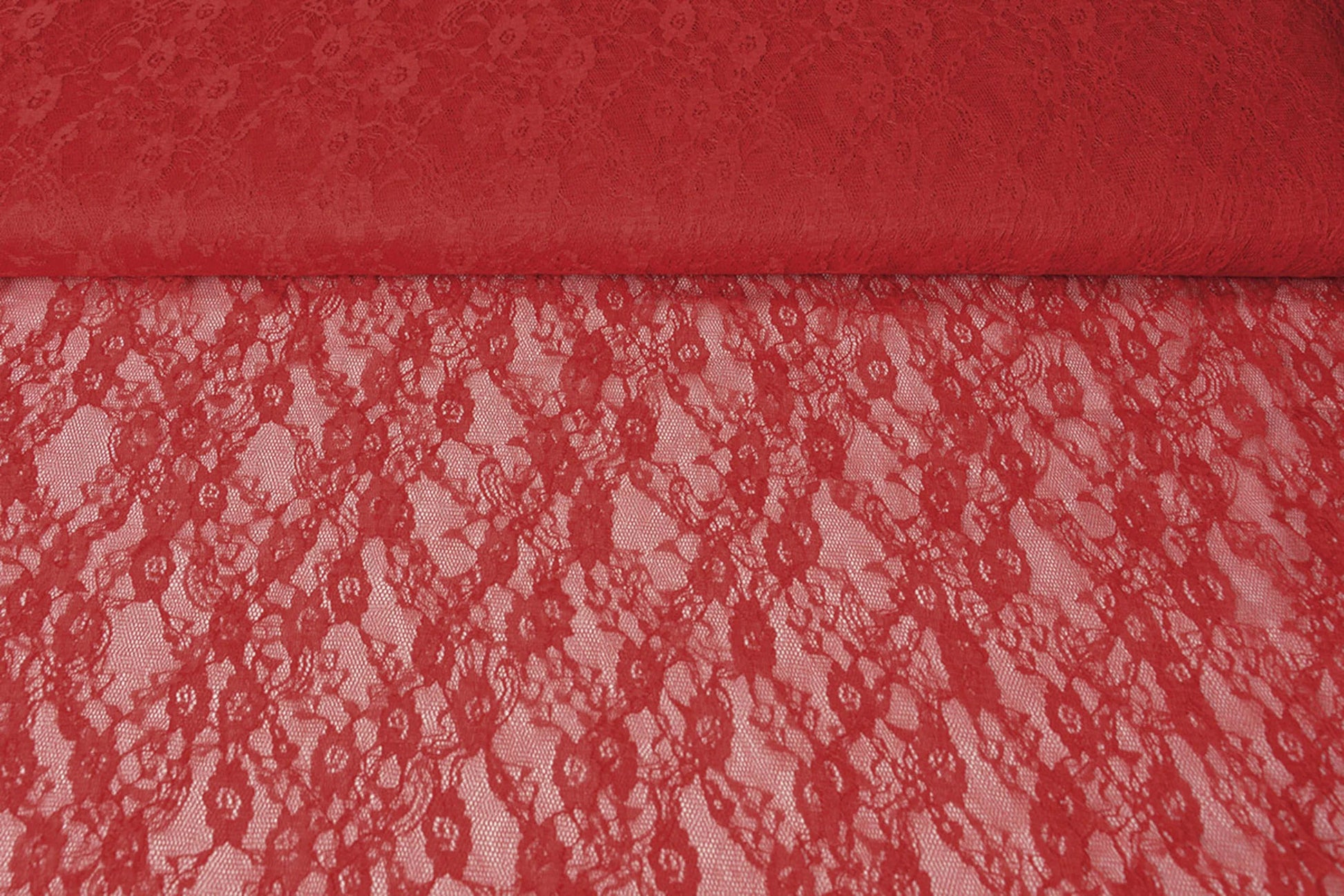 Image du tissu dentelle fin - rouge 50 g/m² – disponible chez Šarlotes audumi
