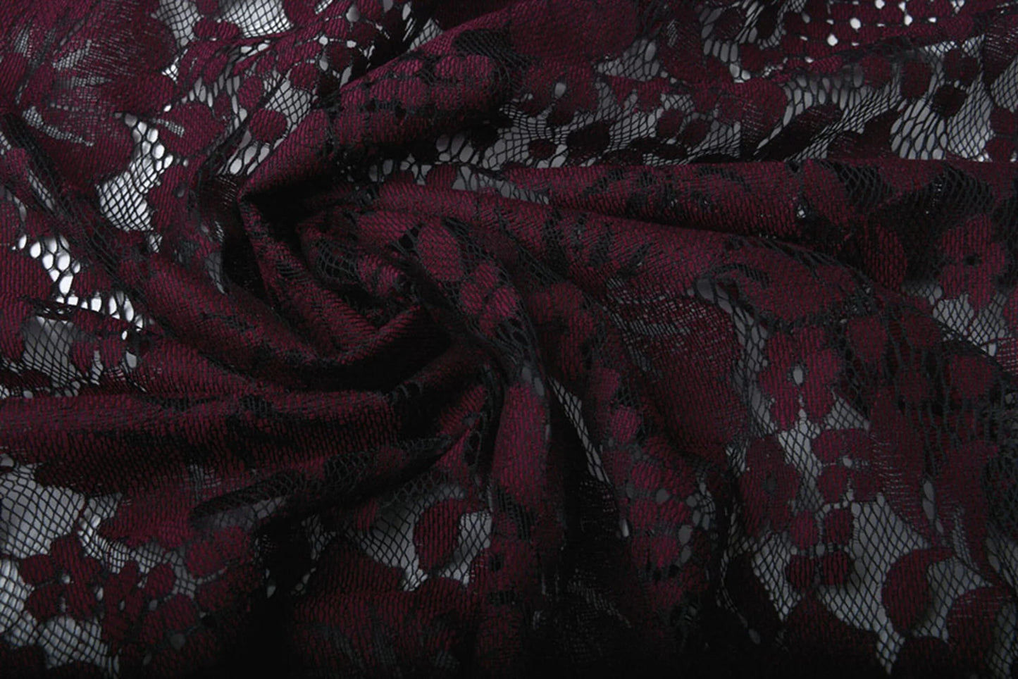 Attēls ar Mežģīņu audums - tumši sarkanas puķes 110 g/m² – pieejams Šarlotes audumi