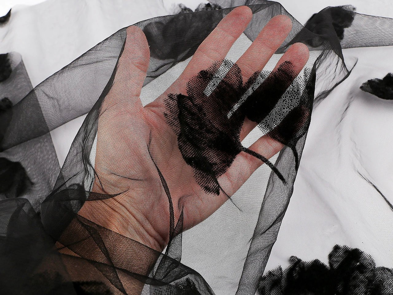 Attēls ar Mīkstais tills - lapas 25 g/m² – pieejams Šarlotes audumi