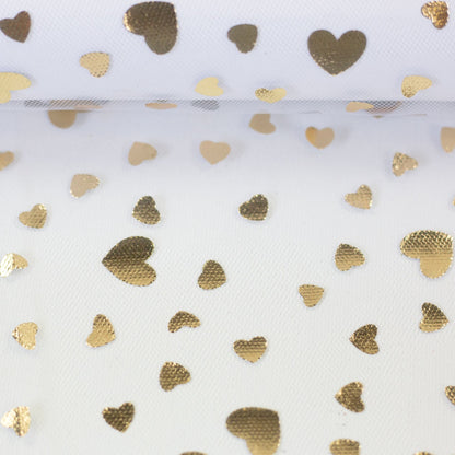 alt
Image avec tulle doux à cœurs dorés 20 g/m² – disponible chez Šarlotes audumi