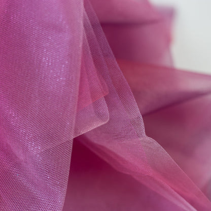 Image de tulle doux ombré fuchsia/rose 15 g/m² – disponible chez Šarlotes audumi