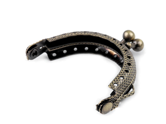 Attēls ar Mini metāla maciņa rāmis piešūšanai, 5,5 × 8 cm - vintage misiņa tonis – pieejams Šarlotes audumi