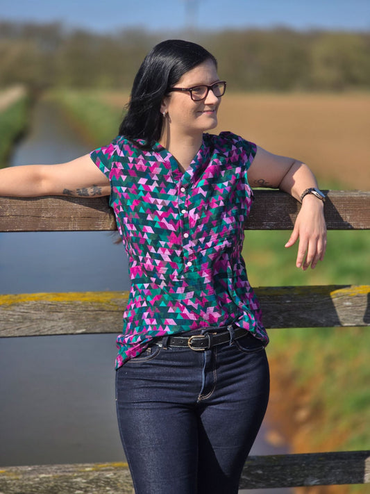 Attēls ar Muslīns - krāsaini trijstūri 130 g/m² – pieejams Šarlotes audumi