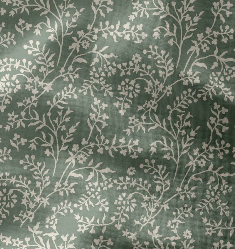 Attēls ar Muslīns - ziedi uz salvijas zaļa fona 130 g/m² – pieejams Šarlotes audumi