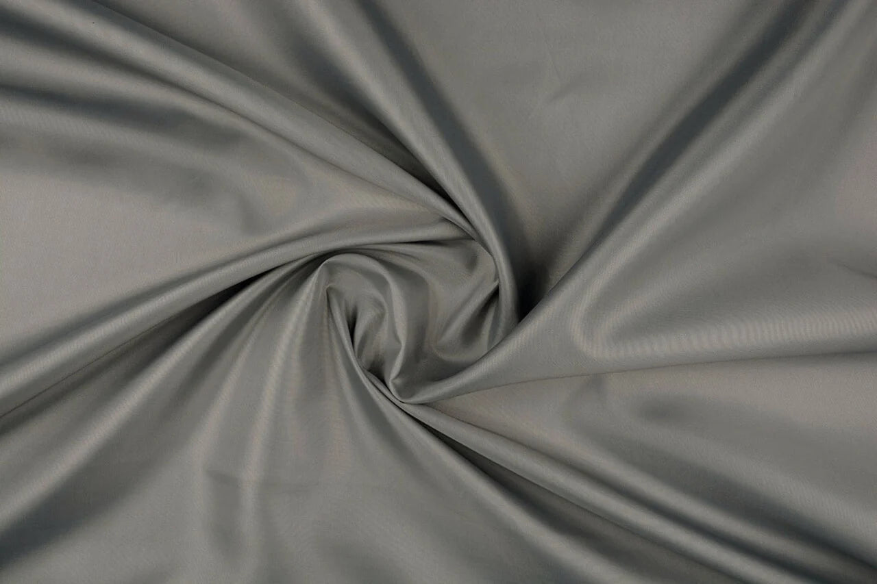 Attēls ar Oderes audums - pelēks 55 g/m² – pieejams Šarlotes audumi