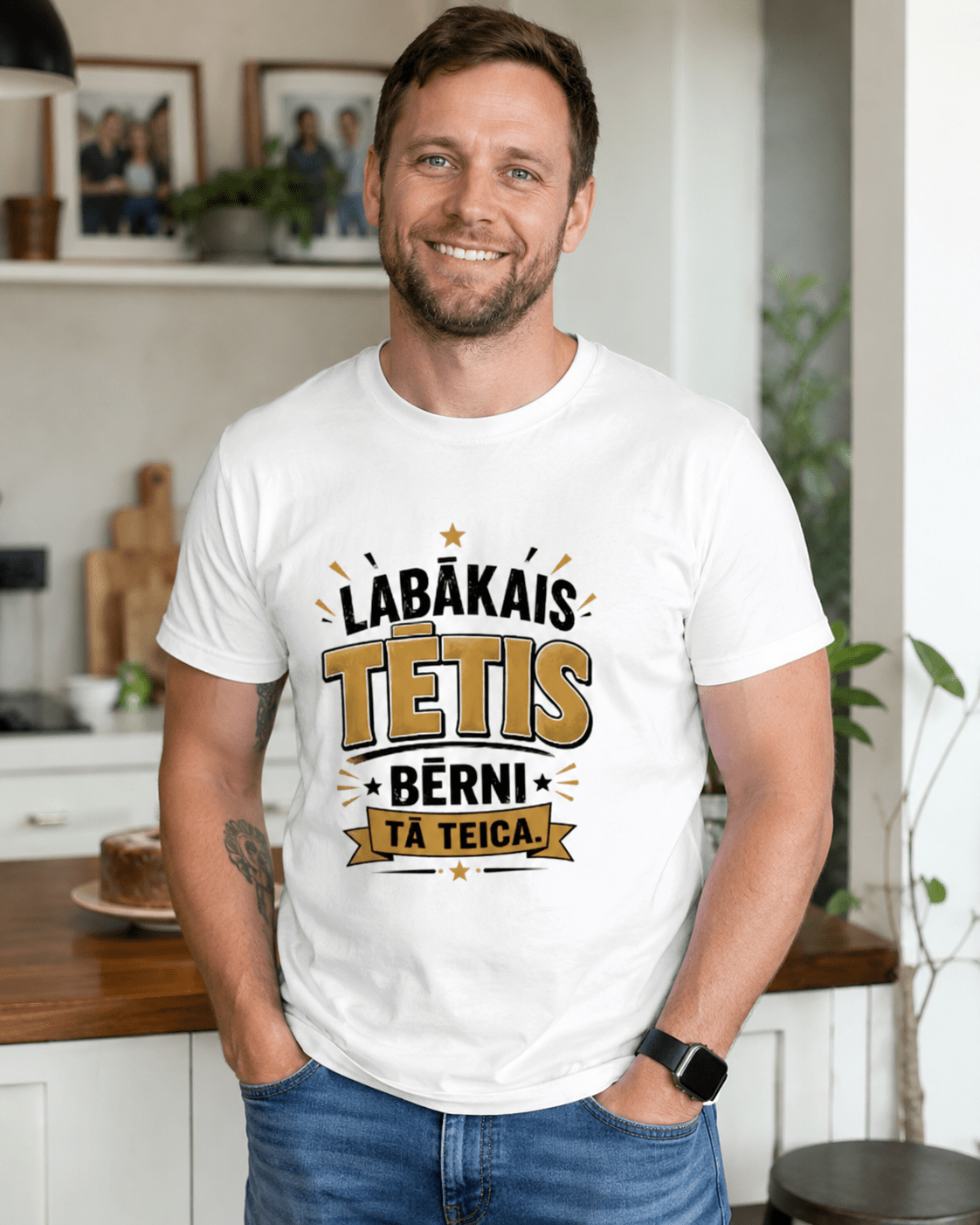 Nuotrauka su organinės medvilnės T marškinėliais „Geriausias tėtis – taip sakė vaikai!“ – prieinama internete Šarlotes audumi