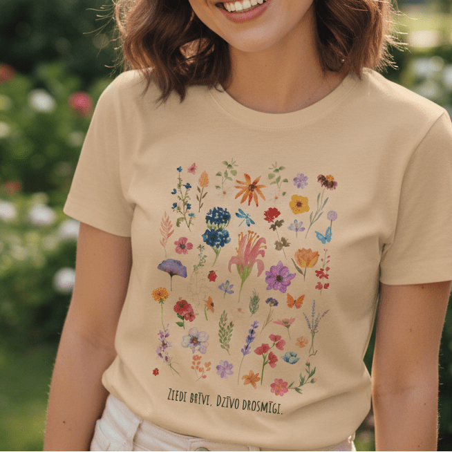 Attēls ar Organiskās kokvilnas T - krekls “Ziedi brīvi.Dzīvo drosmīgi” – pieejams Šarlotes audumi