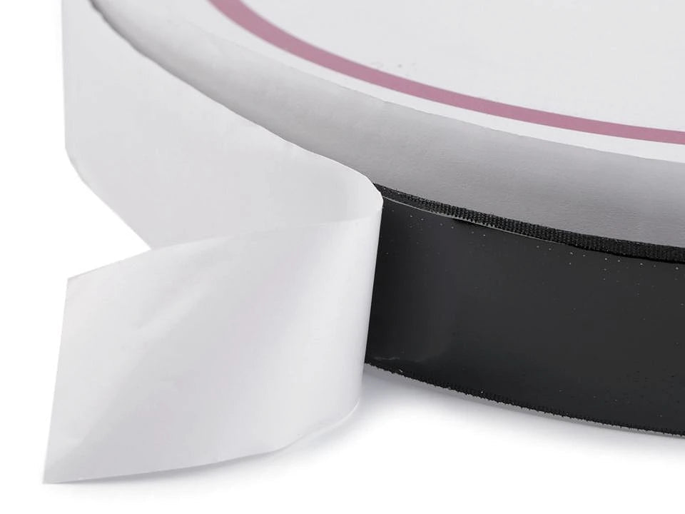 Nuotrauka su savaime lipnia kabliukų juosta, Velcro juosta 30 mm – galima įsigyti internetu Šarlotes audiniai