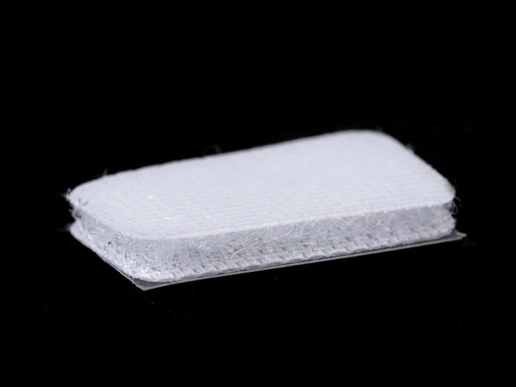 Attēls ar Pašlīmējošie “Velcro” lipekļi (āķis + cilpa) 15×25 mm – pieejams Šarlotes audumi