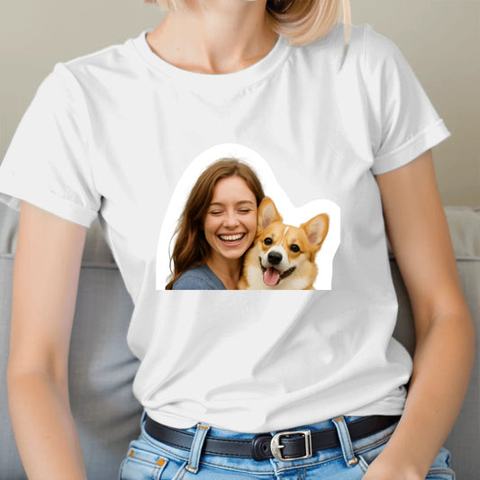 alt
Image d’un T-shirt personnalisé avec votre photo et celle de votre animal de compagnie – disponible chez Šarlotes audumi