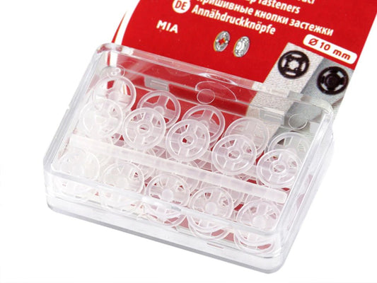 Attēls ar Piešujamas caurspīdīgas plastmasas spiedpogas – 7 mm, 10 mm, 13 mm un 15 mm – pieejams internetā Šarlotes audumi
