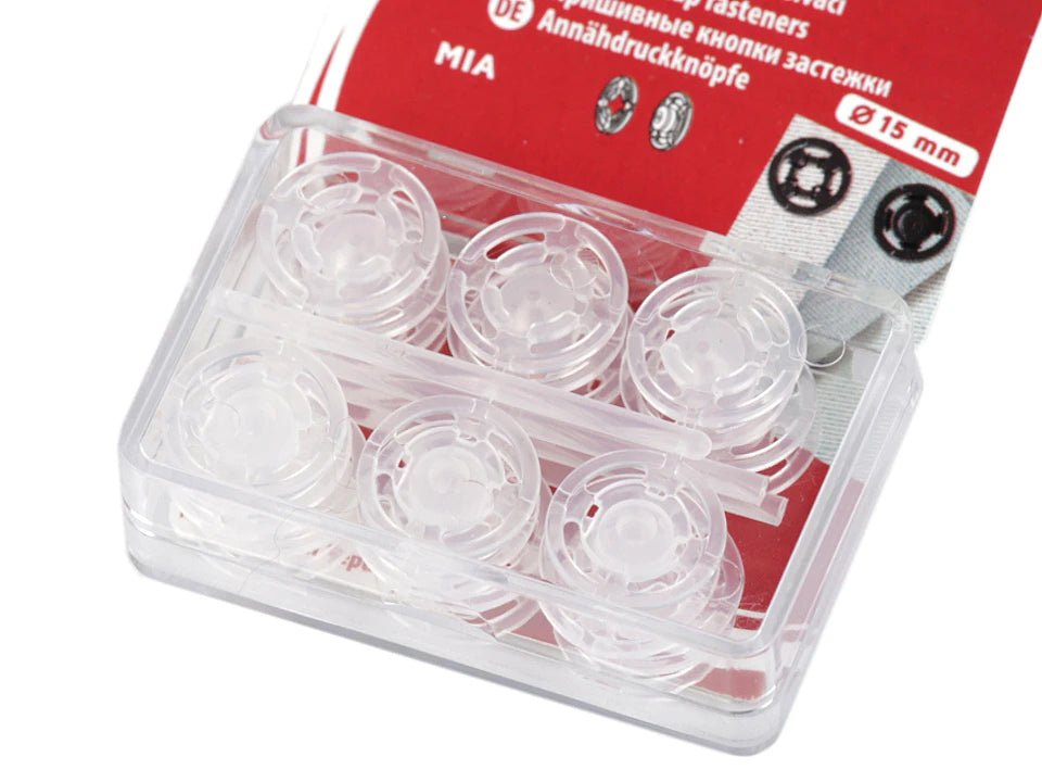 Nuotrauka su prisiuvamomis permatomomis plastikinėmis spaudėmis – 7 mm, 10 mm, 13 mm ir 15 mm – galima įsigyti internetu „Šarlotes audumi“