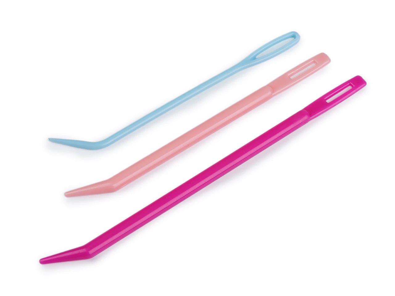 Image de aiguilles en plastique à bout courbé, 3 pièces (tailles variées) – disponibles chez Šarlotes audumi
