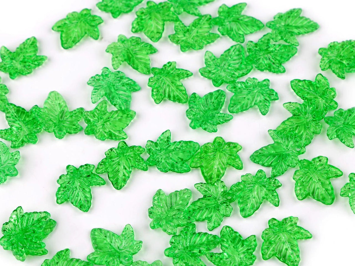 Nuotrauka su plastikiniais lapeliais-karoliukais – įvairių formų ir dydžių MIX – pasiekiama internete Šarlotės audiniai