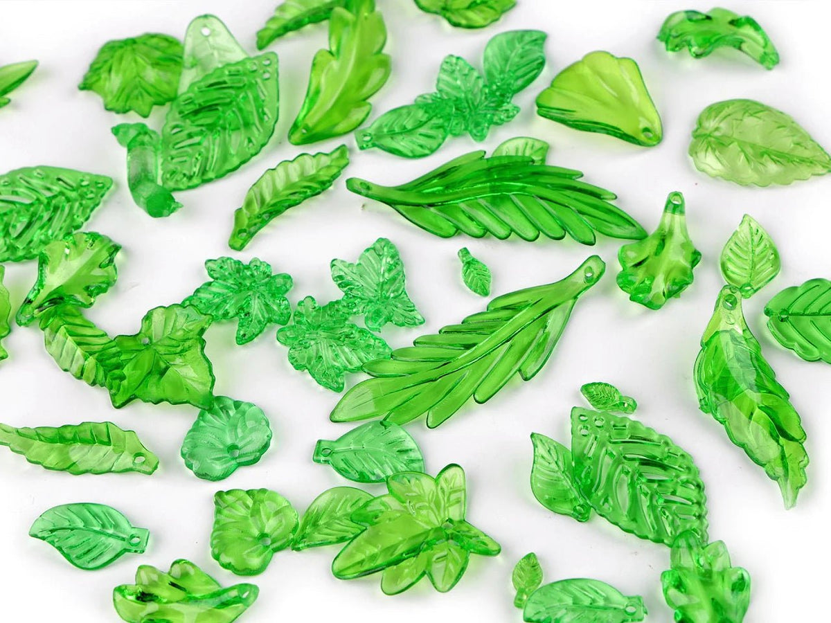 Nuotrauka su plastikiniais lapeliais-karoliukais – įvairių formų ir dydžių MIX – pasiekiama internete Šarlotės audiniai